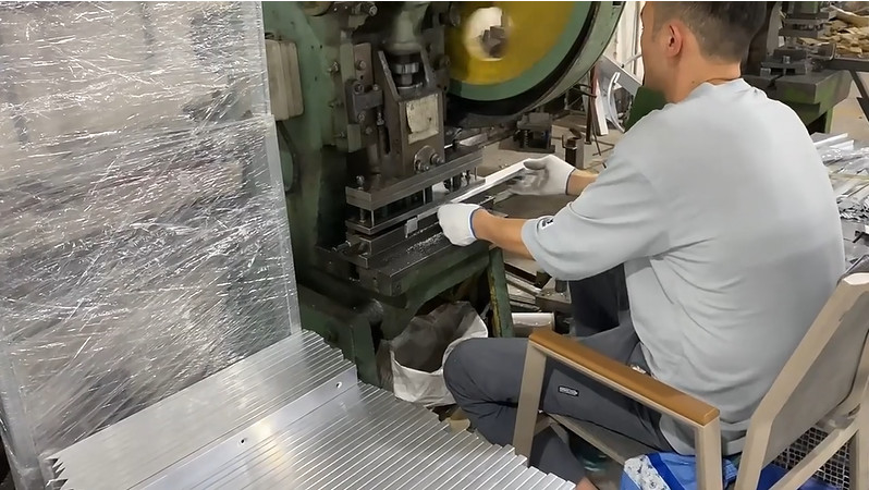Foshan Woderful furniture Co., Ltd. línea de producción del fabricante
